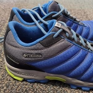 Youth boys 4 Columbia waterproof shoes